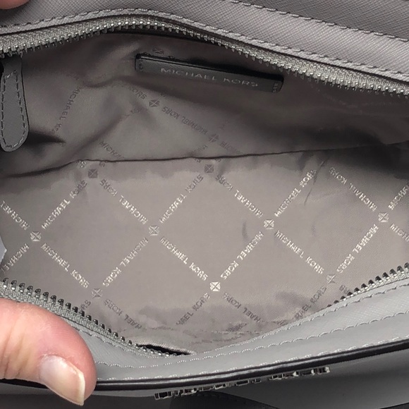 Nwt Michael Kors Selma stud MD messenger crossbody - Picture 7 of 8